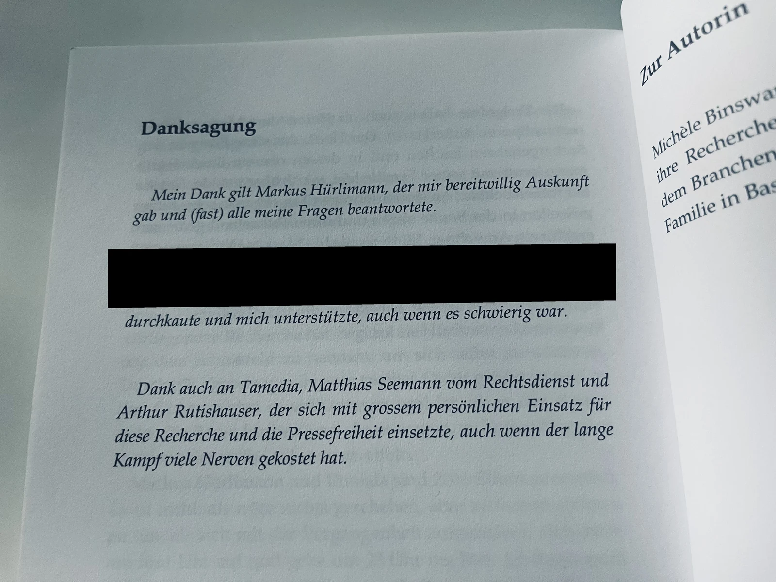 Fotografierte Danksagung: Dank an Tamedia, den Rechtsdienst und Arthur Rutishauser